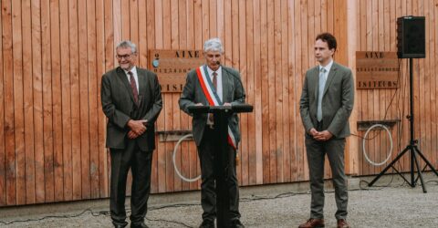 de M. René Arnaud, maire de la commune, M. Jean-Claude Leblois président du Conseil départemental de la Haute-Vienne, ainsi que de M. Laurent Monbrun, secrétaire général de la Préfecture.